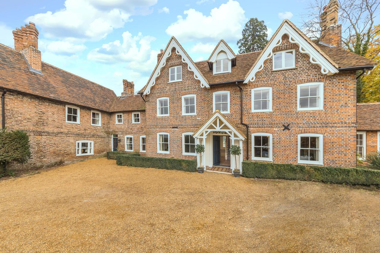 Lawn House Hotel Hatfield  Exterior photo